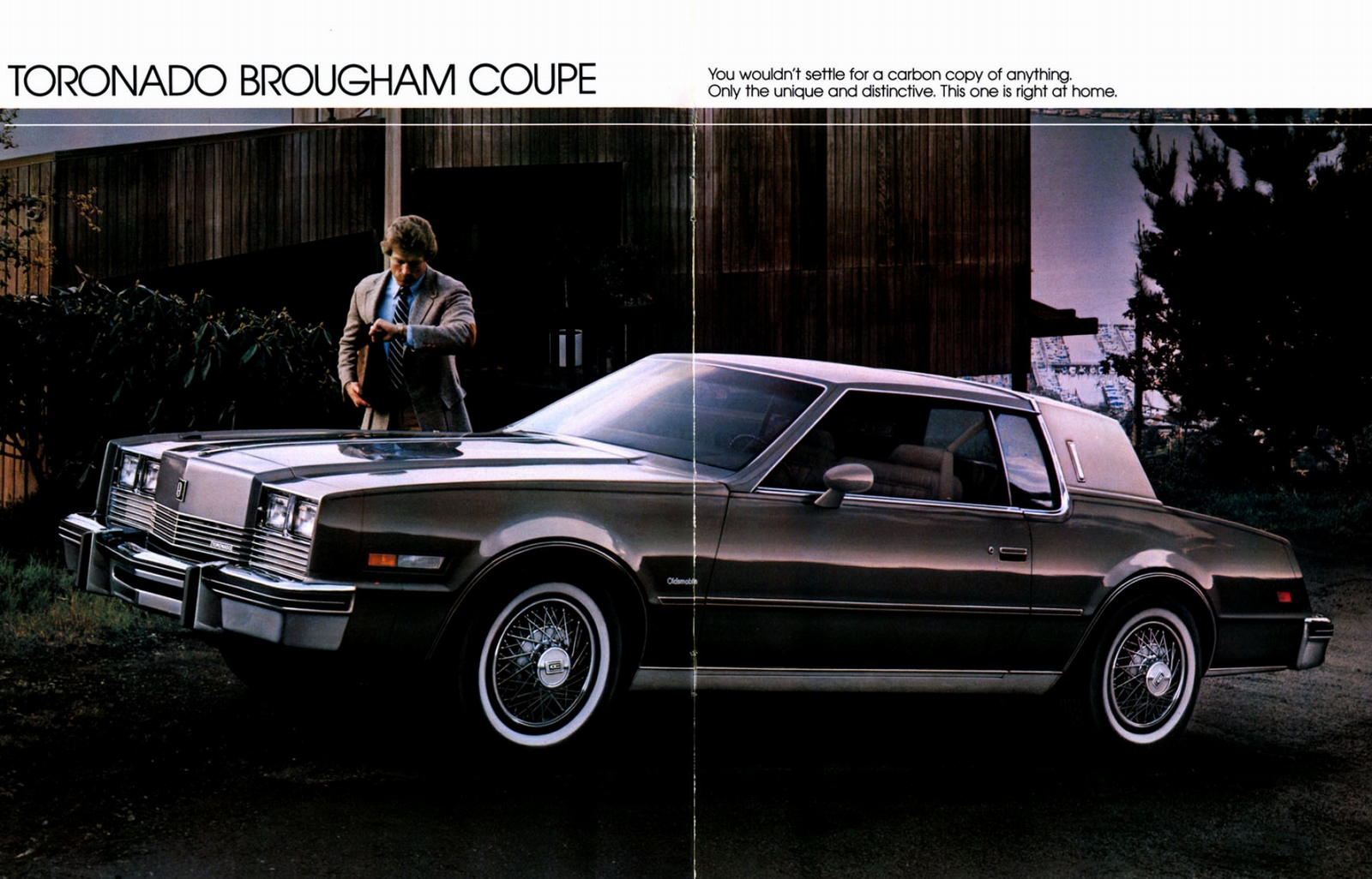 n_1983 Oldsmobile Toronado (Cdn)-02-03.jpg